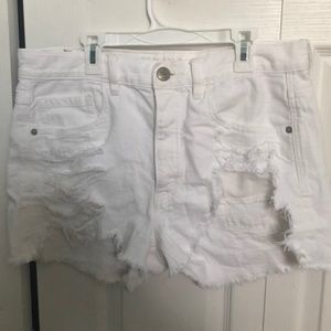 Size 6 White American Eagle distressed jean shorts